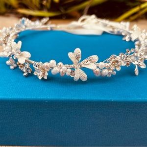 Rhinestone and fresh water pearl crwon